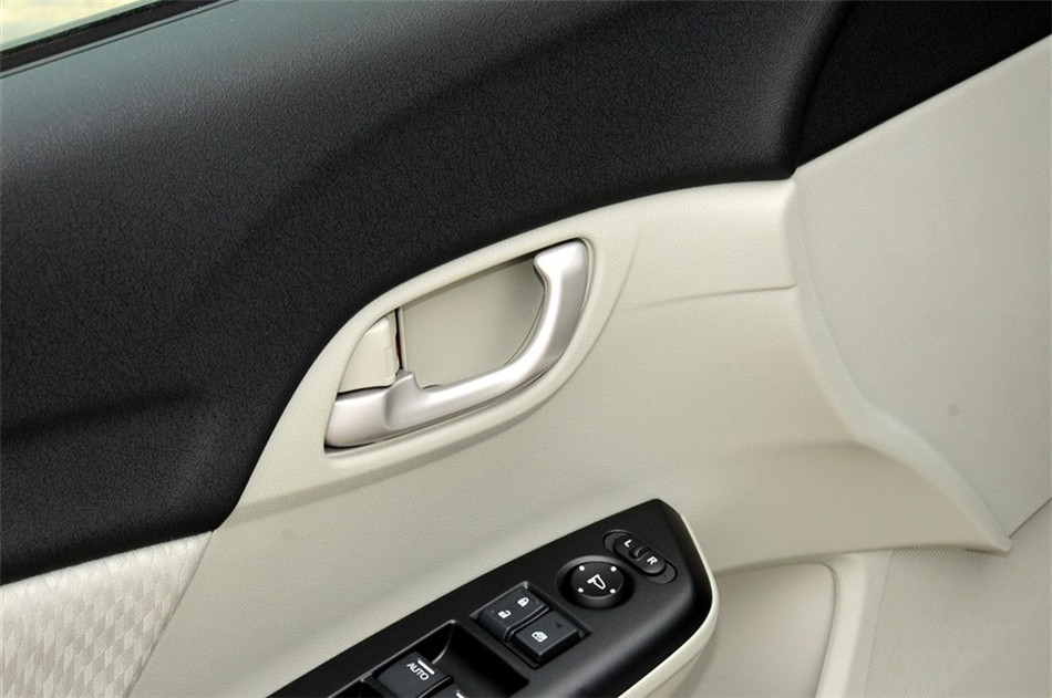 2014款 1.8L AT 经典版 座椅空间