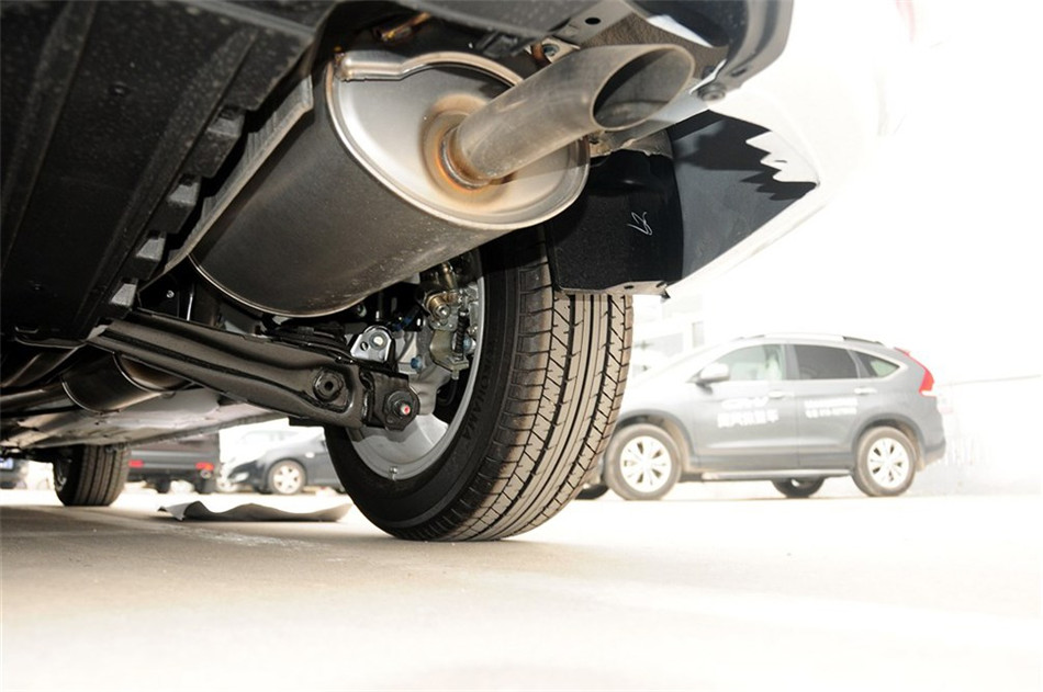 2014款 1.8L AT 经典版 引擎底盘