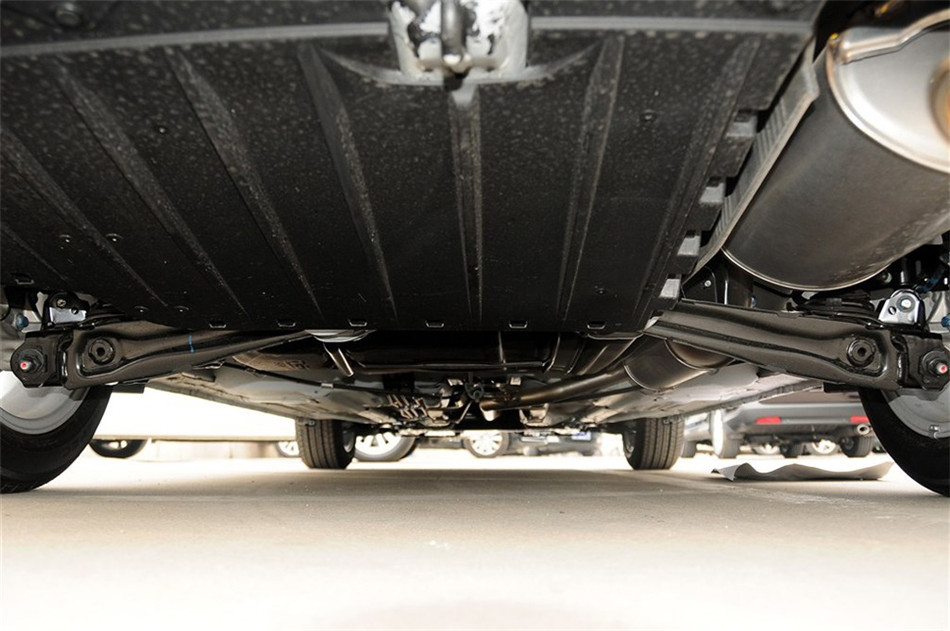 2014款 1.8L AT 经典版 引擎底盘