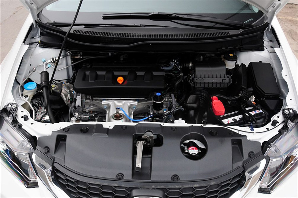 2014款 1.8L AT 经典版 引擎底盘