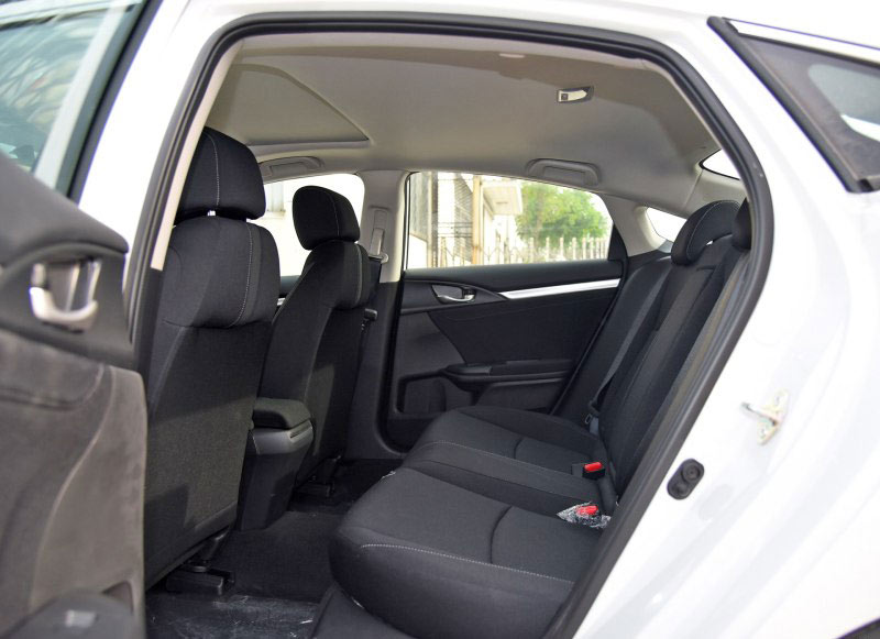 思域  2016款 220TURBO 手动豪华版 座椅空间