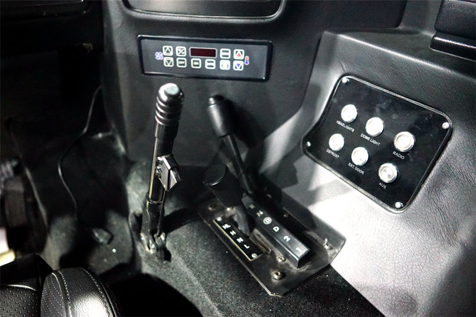 2018   Humvee C 6.2L ι