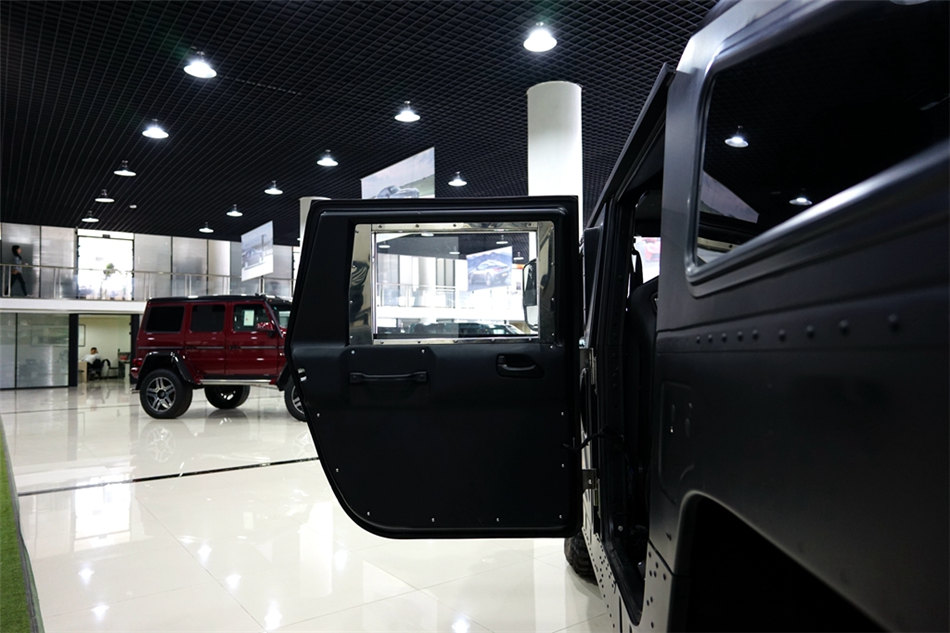 2018   Humvee C 6.2L ι