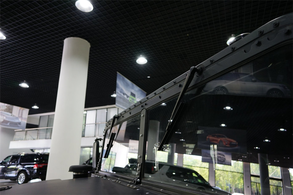 2018   Humvee C 6.2L ι