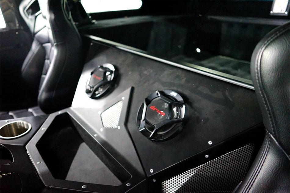 2018   Humvee C 6.2L ι