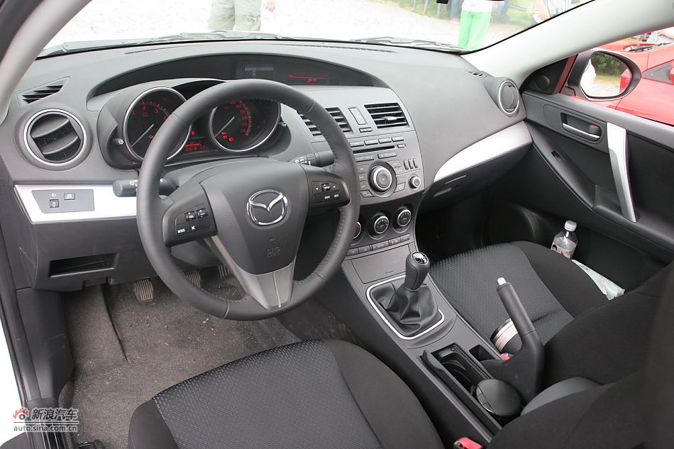 马自达3星骋2.0手动版内饰