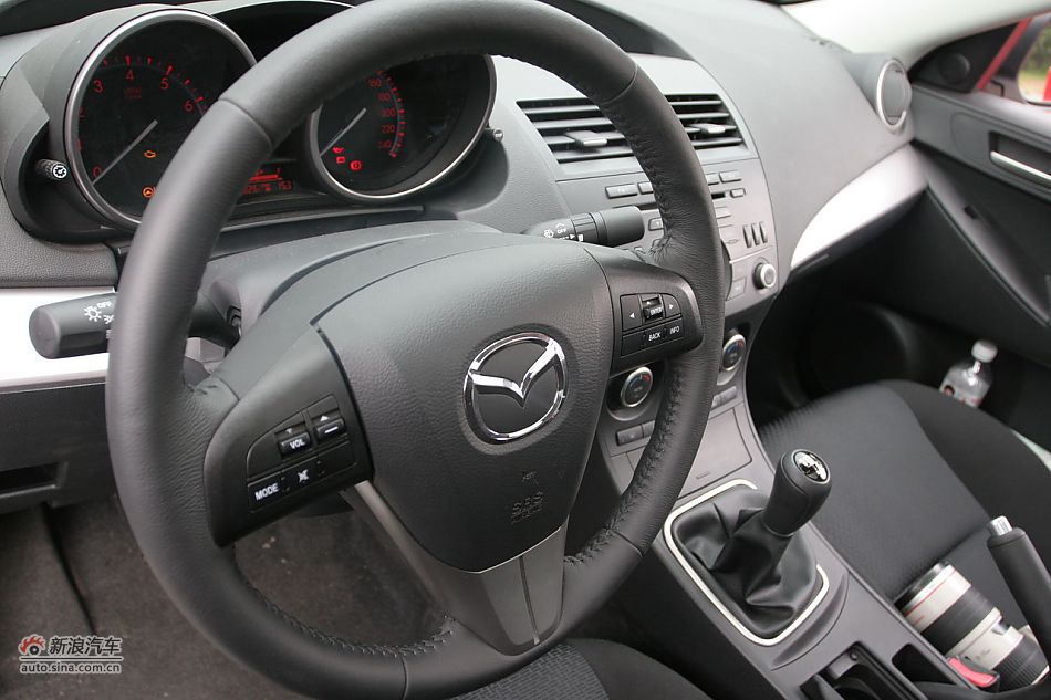 马自达3星骋2.0手动版内饰