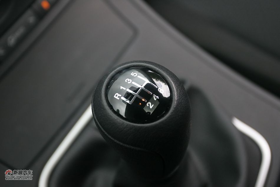 马自达3星骋2.0手动版内饰