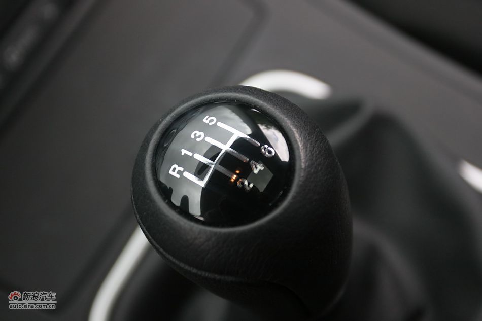 马自达3星骋2.0手动版内饰