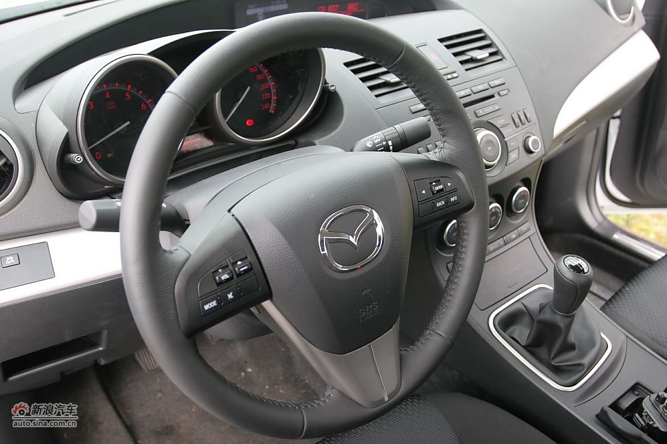 马自达3星骋2.0手动版内饰