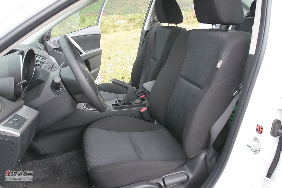 马自达3星骋2.0手动版内饰