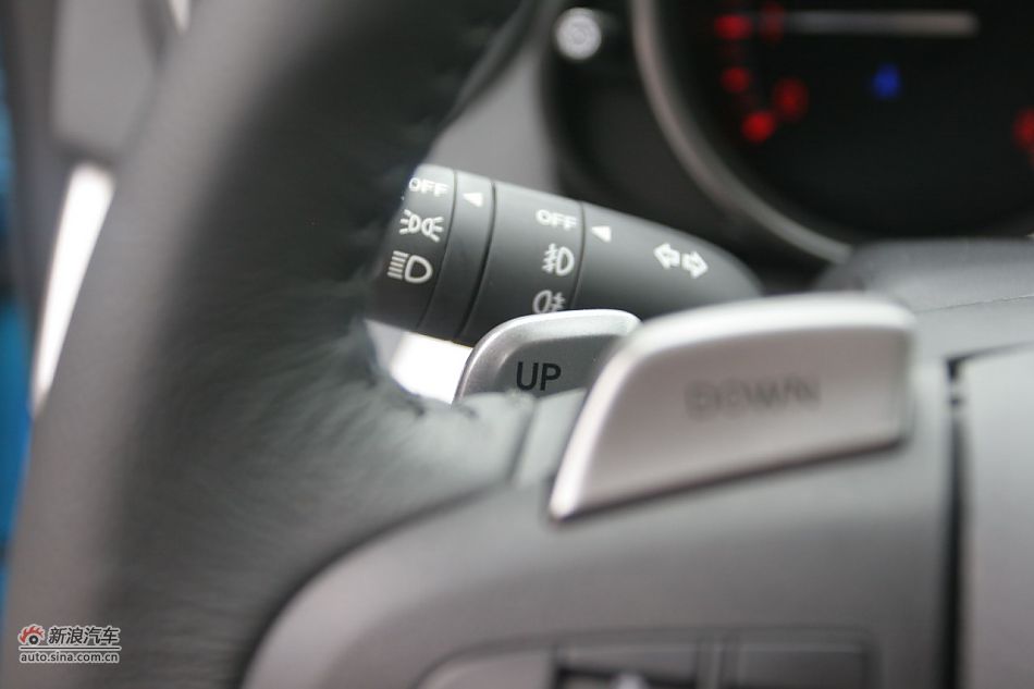 马自达3星骋内饰功能