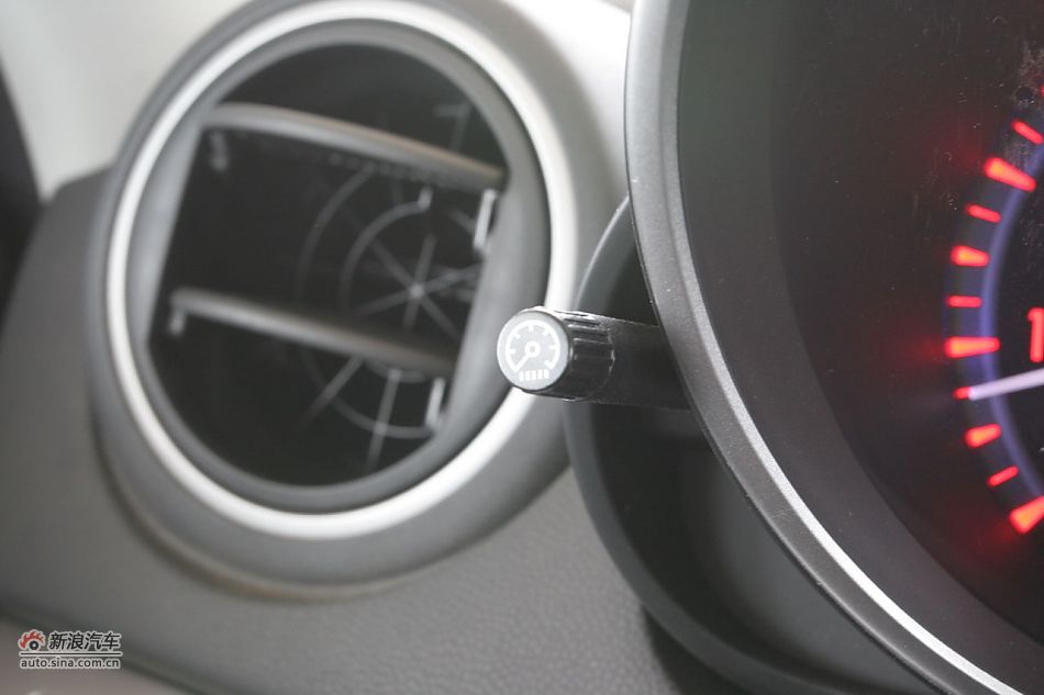 马自达3星骋内饰功能