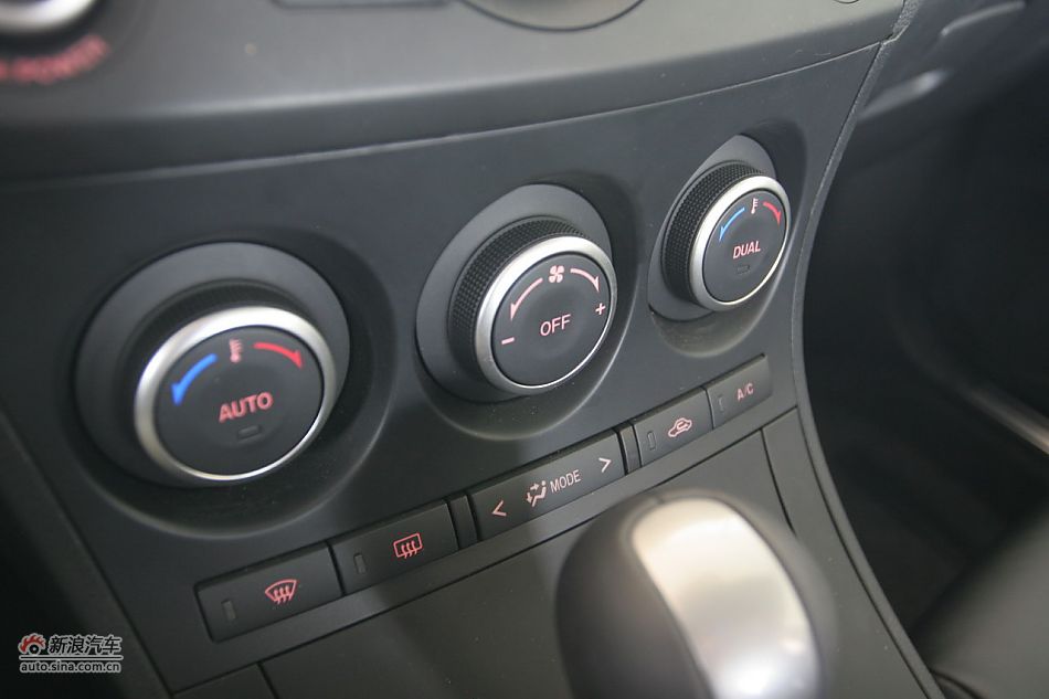 马自达3星骋内饰功能