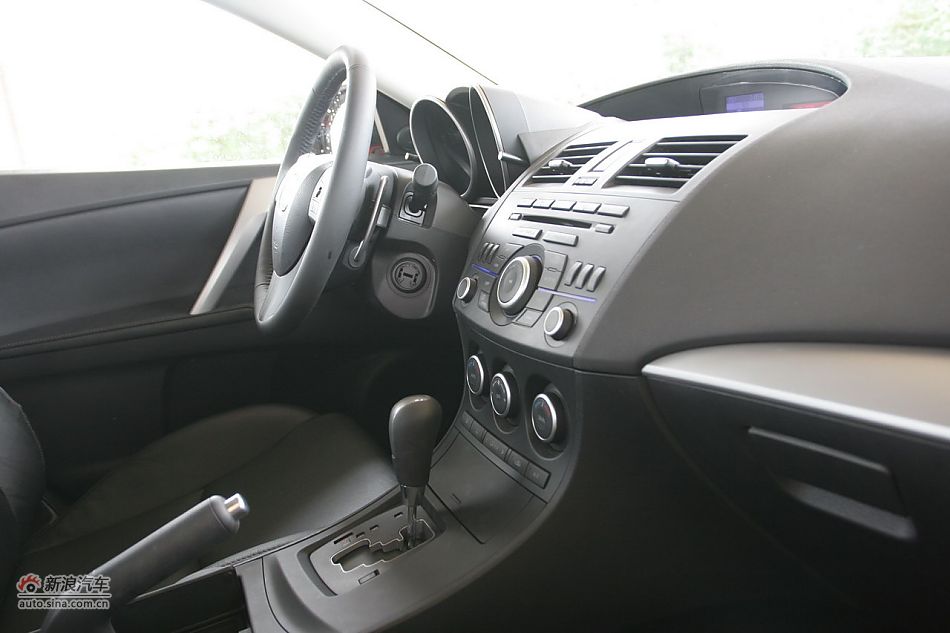 马自达3星骋内饰功能