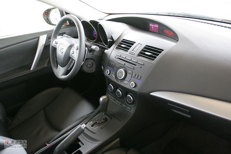 马自达3星骋内饰功能