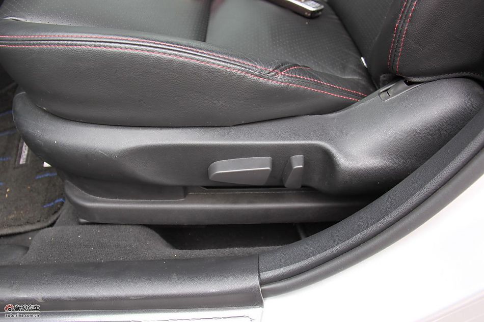 马自达3经典款内饰