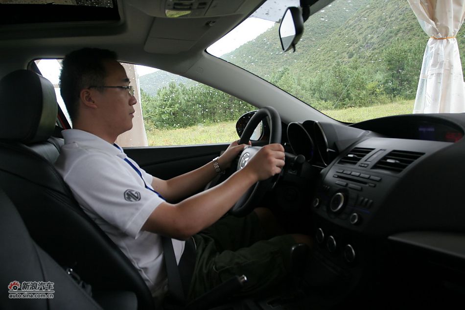 马自达3星骋座椅空间