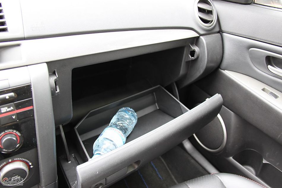 马自达3经典款内饰