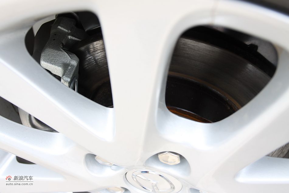 发动机、底盘悬挂及后备箱