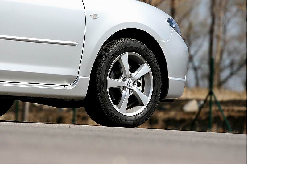 马自达3外观图片