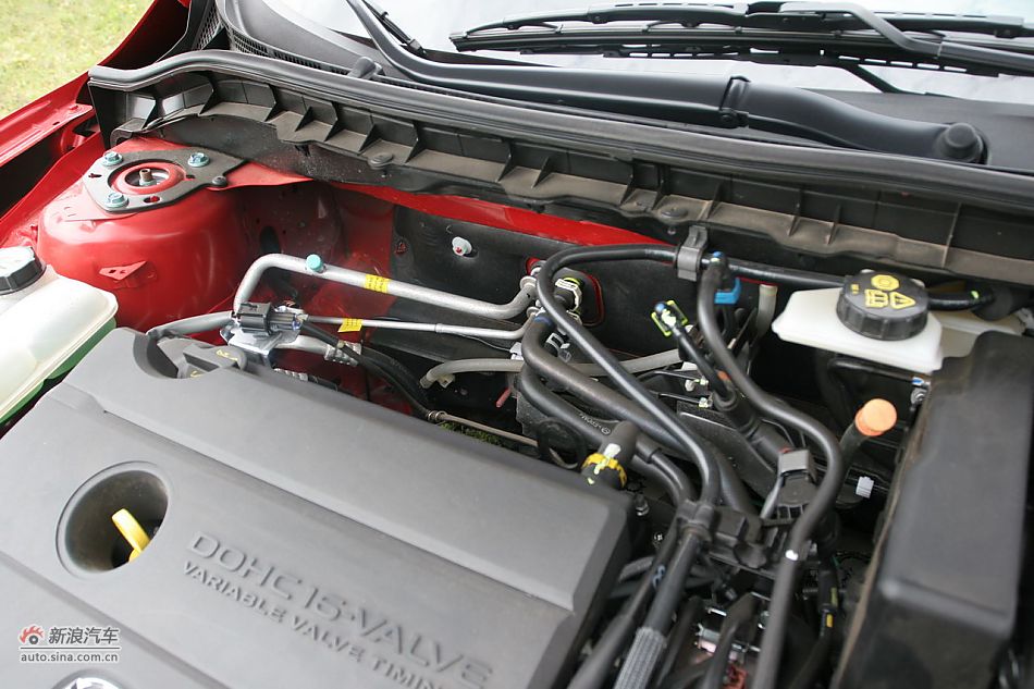 马自达3星骋发动机舱
