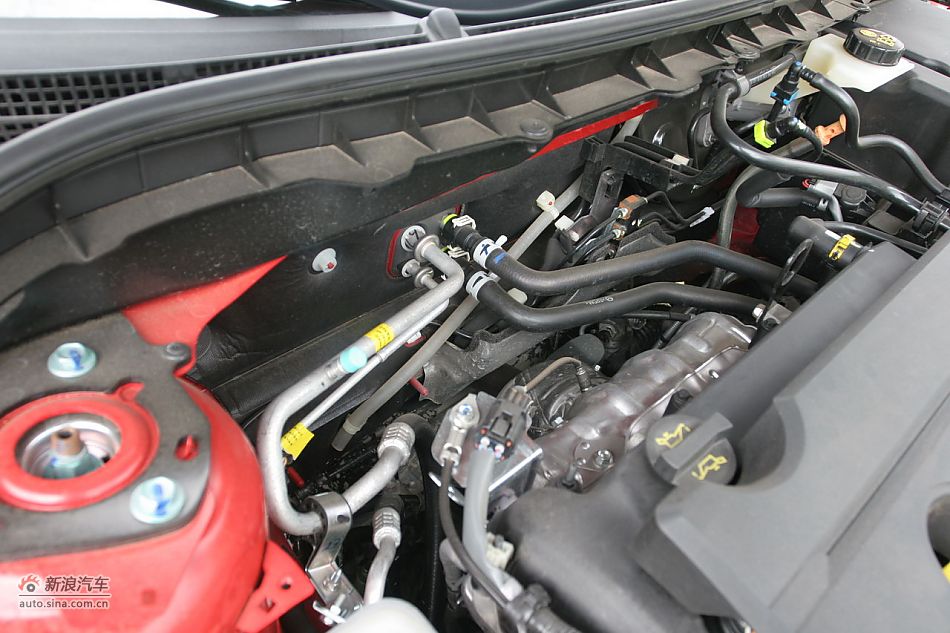 马自达3星骋发动机舱