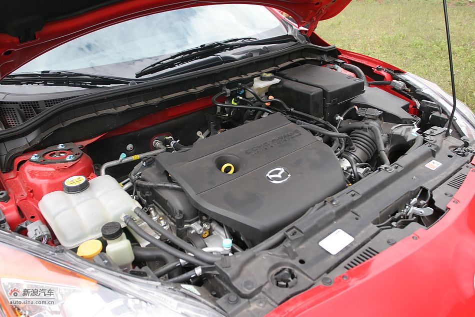 马自达3星骋发动机舱