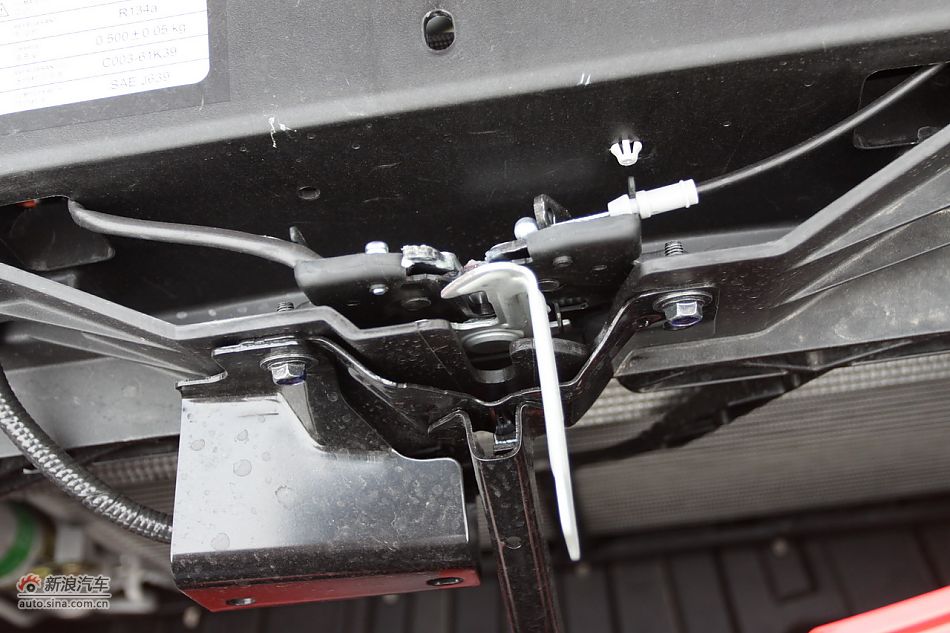 发动机、底盘悬挂及后备箱