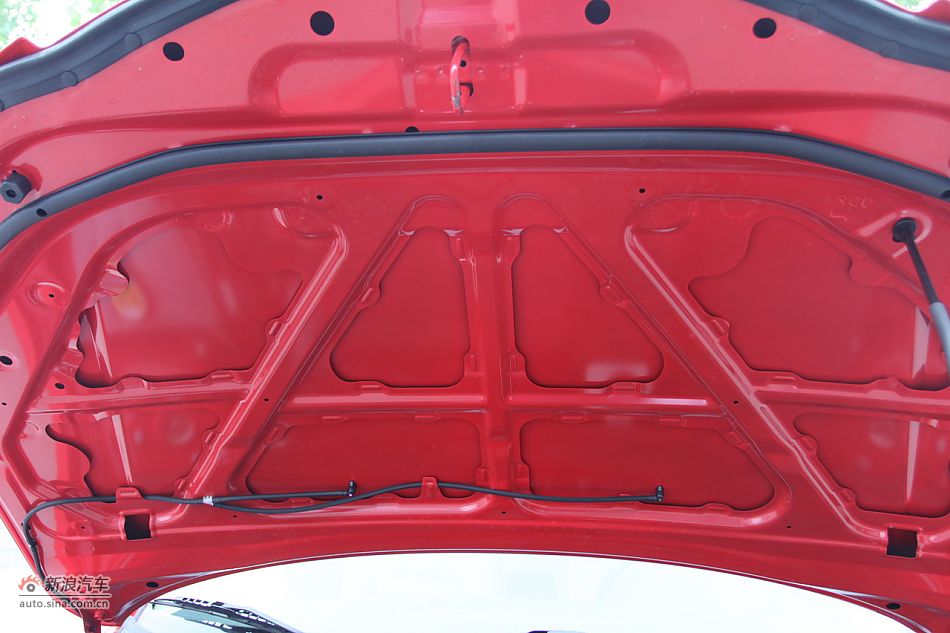 发动机、底盘悬挂及后备箱