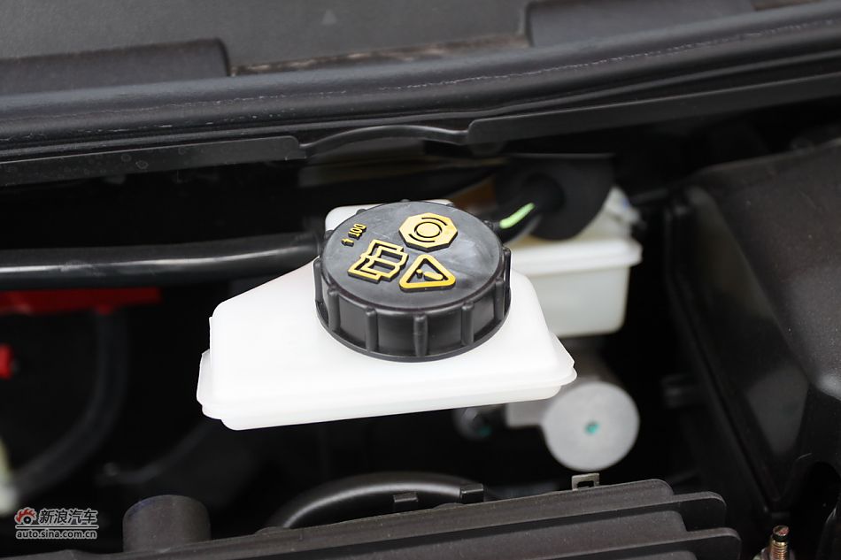 发动机、底盘悬挂及后备箱