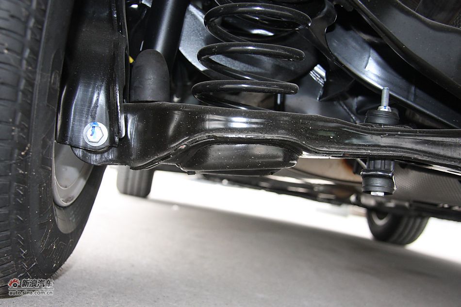 发动机、底盘悬挂及后备箱