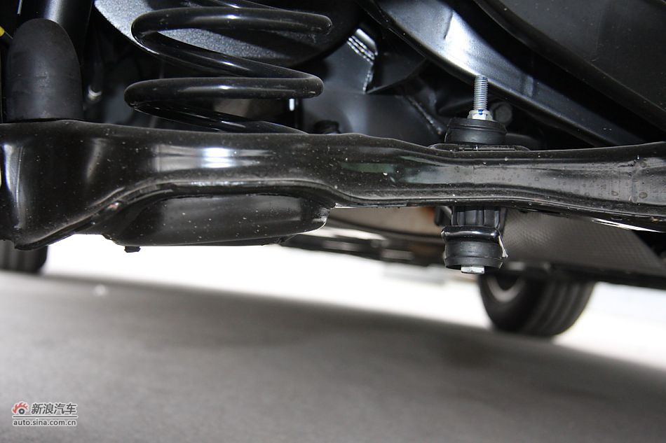 发动机、底盘悬挂及后备箱