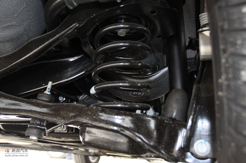 发动机、底盘悬挂及后备箱