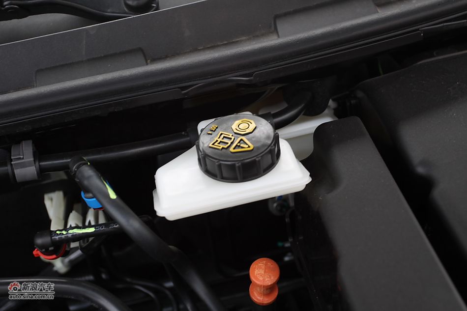 发动机、底盘悬挂及后备箱