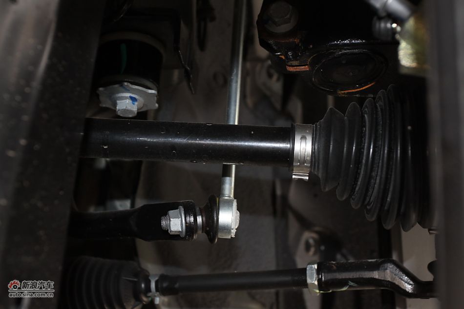 发动机、底盘悬挂及后备箱