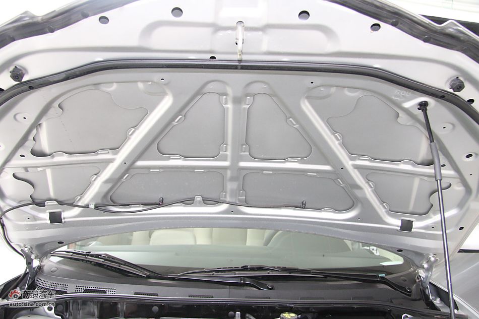 发动机、底盘悬挂及后备箱