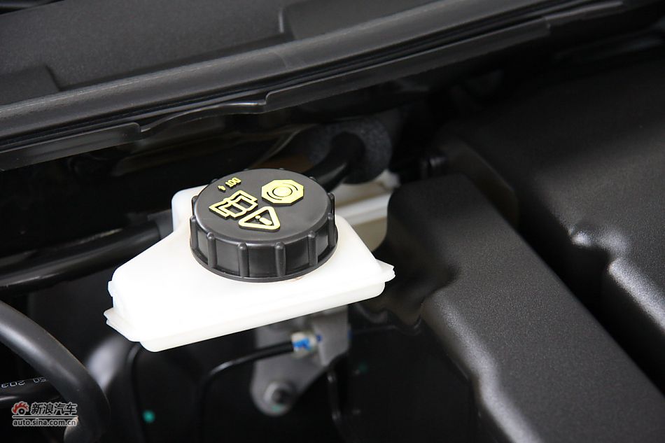 发动机、底盘悬挂及后备箱