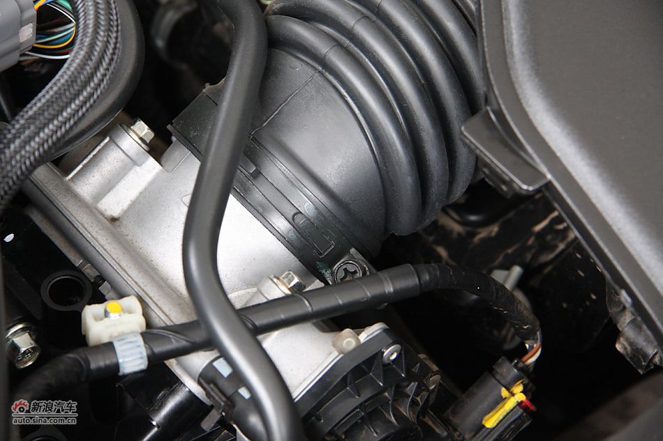 发动机、底盘悬挂及后备箱