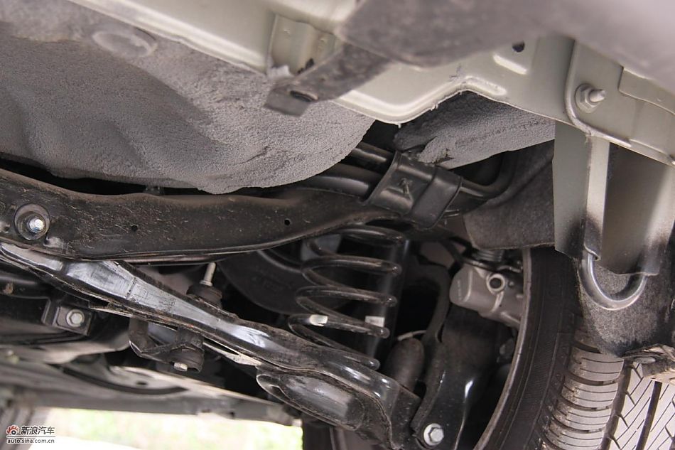 马自达3经典款底盘