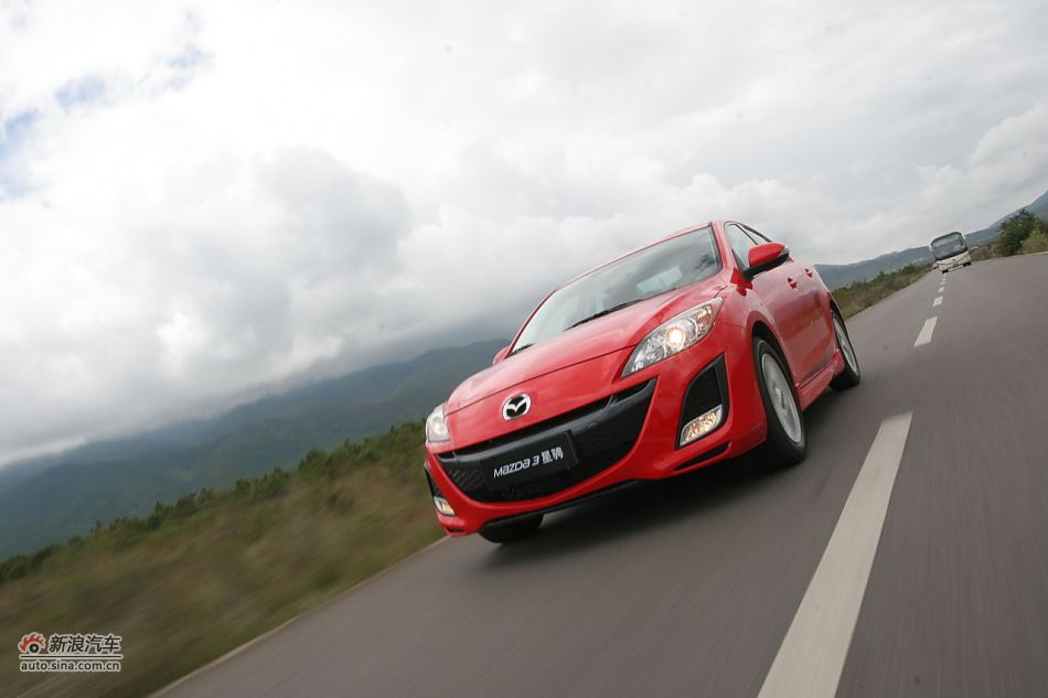马自达3星骋公路动态