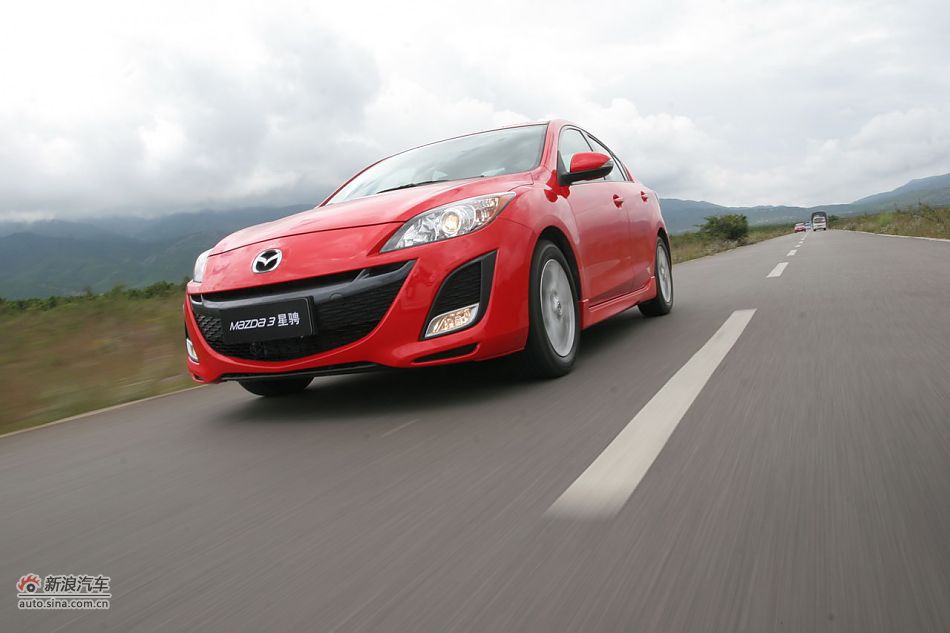 马自达3星骋公路动态