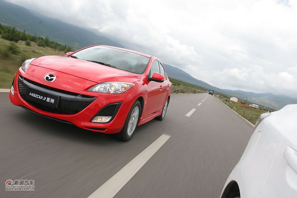 马自达3星骋公路动态
