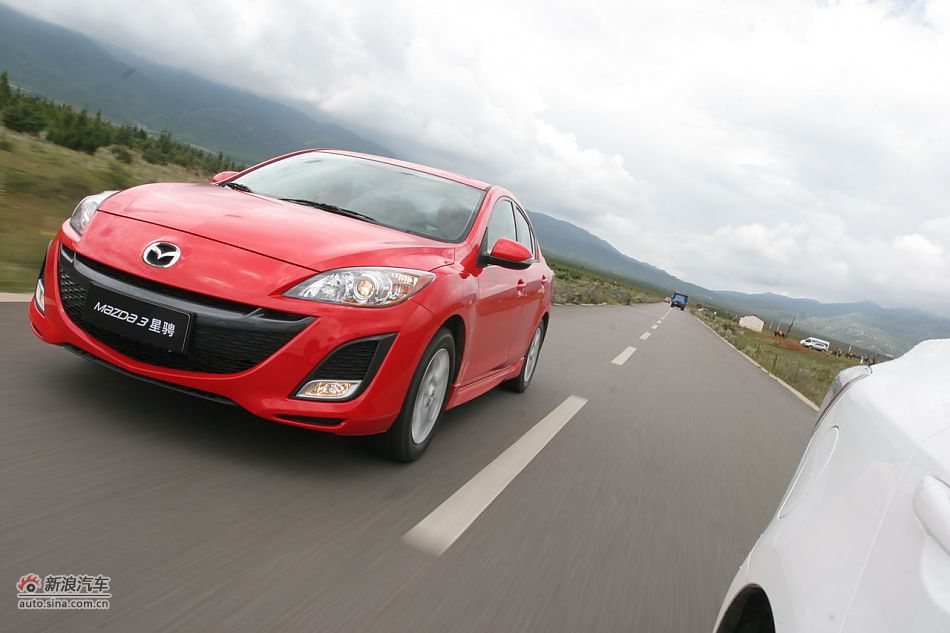 马自达3星骋公路动态