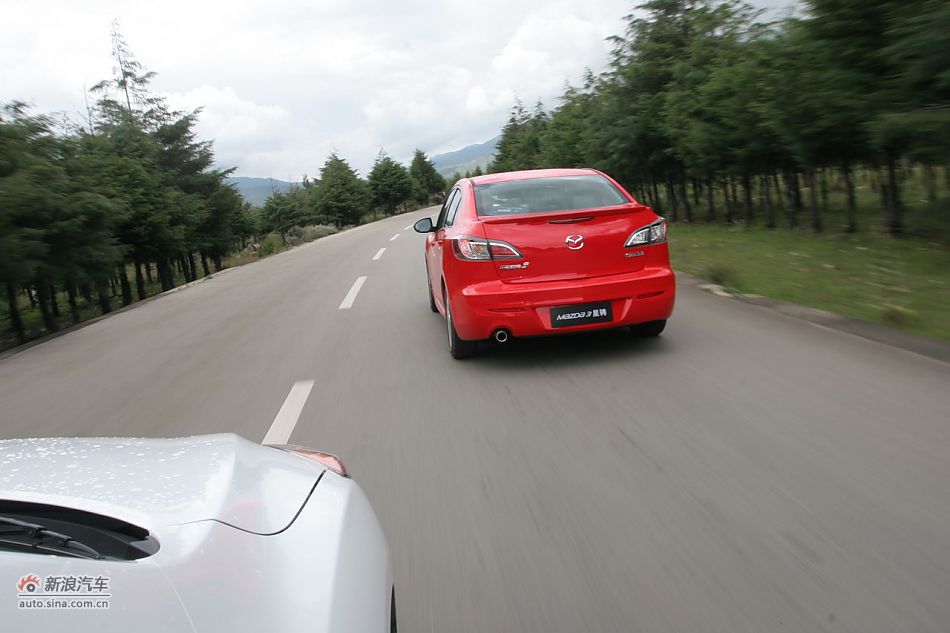 马自达3星骋公路动态