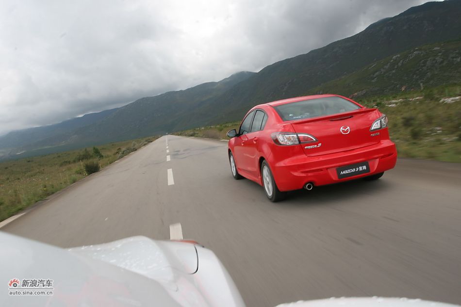 马自达3星骋公路动态
