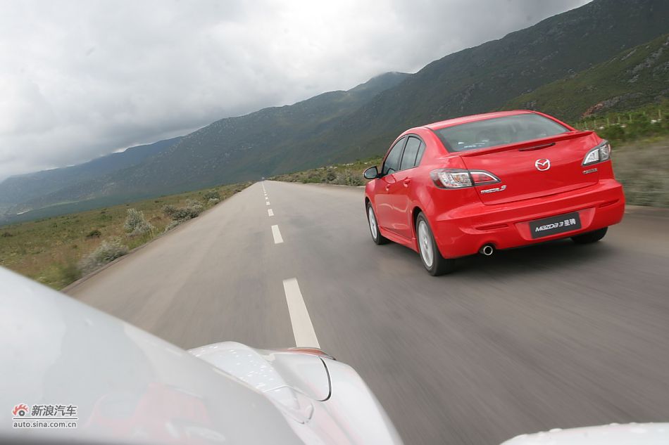 马自达3星骋公路动态