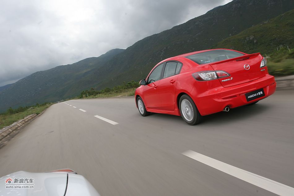 马自达3星骋公路动态