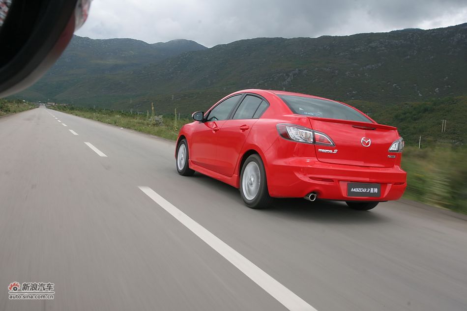 马自达3星骋公路动态