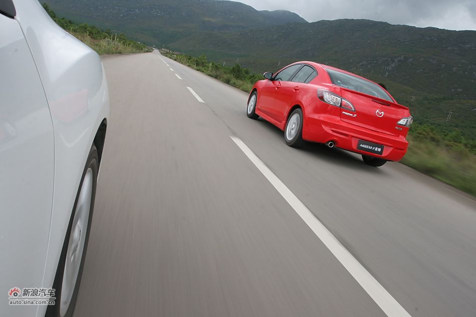马自达3星骋公路动态